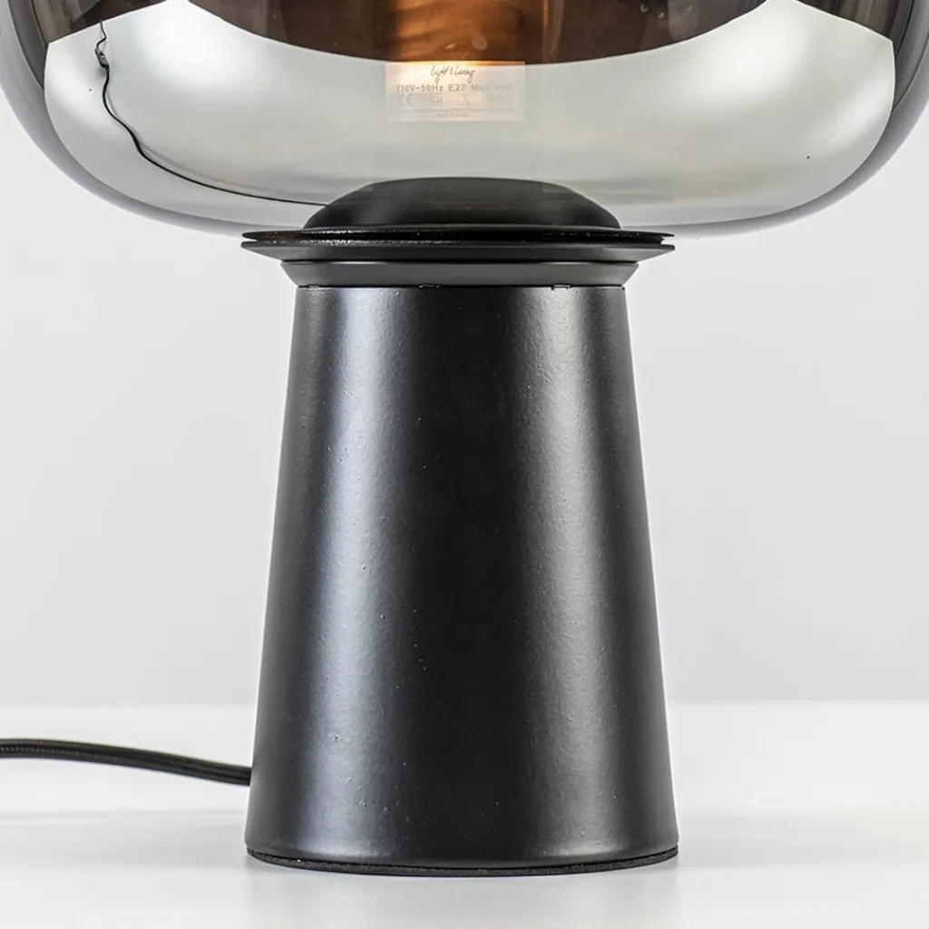 Straluma Mat zwarte tafellamp Mayson met smoke glazen kap> Tafellampen|Light and Living