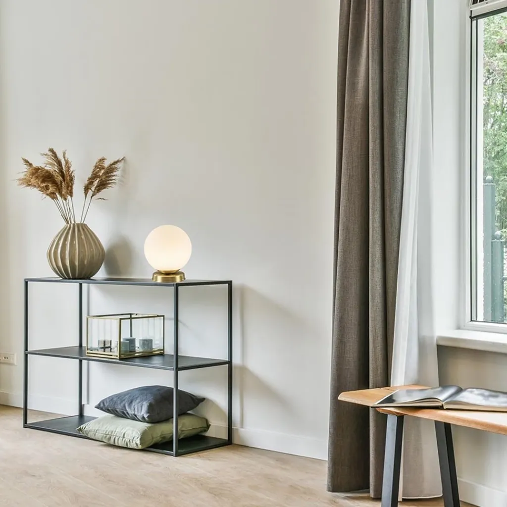 Straluma Strak klassieke tafellamp witte glazen bol met goud> Tafellampen|Klassieke Verlichting