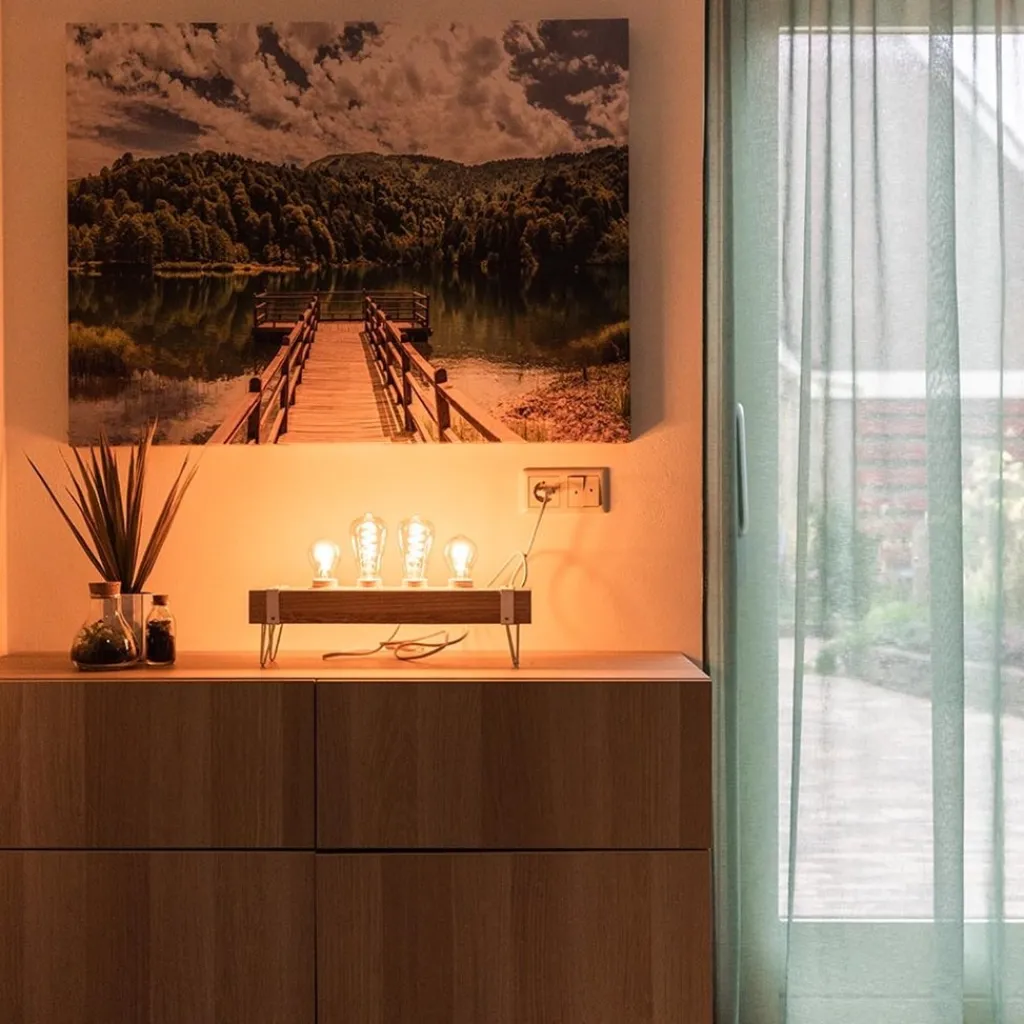 Straluma Tafellamp houten balk met witte pootjes 4-lichts exclusief lichtbron> Slaapkamerlampen|Halverlichting